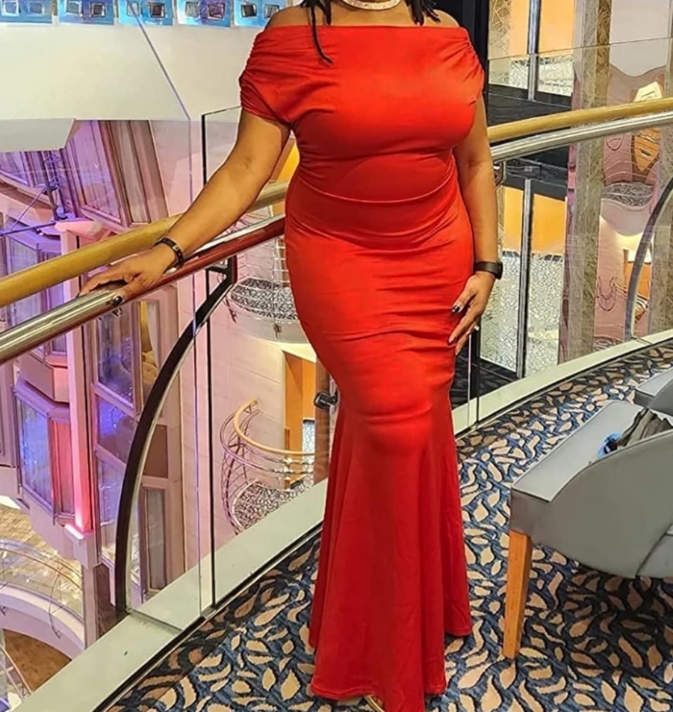 Elegant Off Shoulder Evening Party Gown. New Condition Sz Xl.